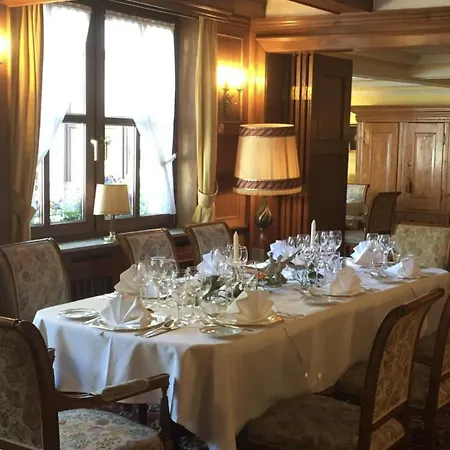 Schoekel's Und Restaurant فندق