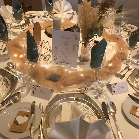 Schoekel's Und Restaurant فندق 3*