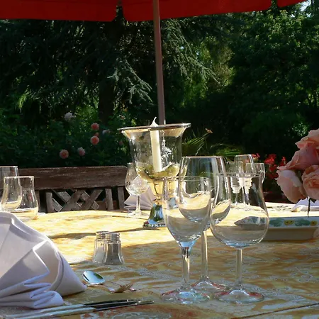 Schoekel's Und Restaurant التزه