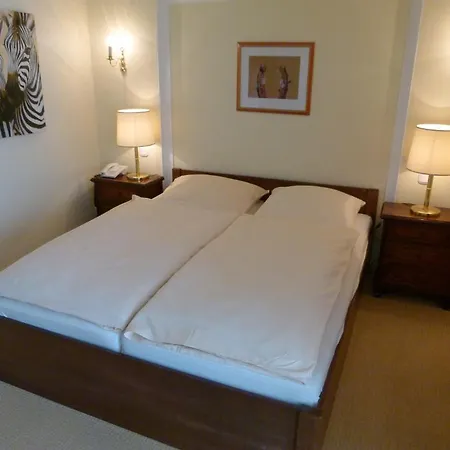 Schoekel's Und Restaurant فندق